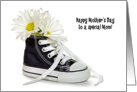 Mother’s Day-daisy bouquet in a black and white sneaker card