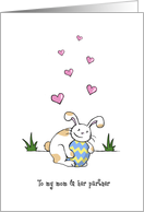 Happy Easter to mom and partner, Cute bunny rabbit hugs egg card
